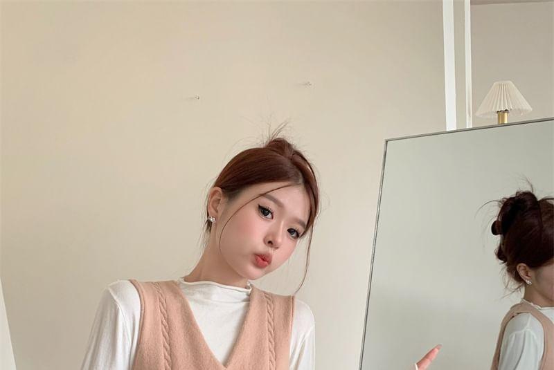 V-Neck Fluffy Panel Double-Breasted Sleeveless Top Product Image