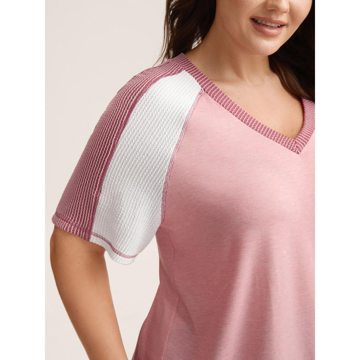 Plus Size Color Contrast Textured Raglan Sleeve T-Shirt Nudepink Women Texture V-neck Everyday-Casual T-shirts BloomChic 28/5X Product Image