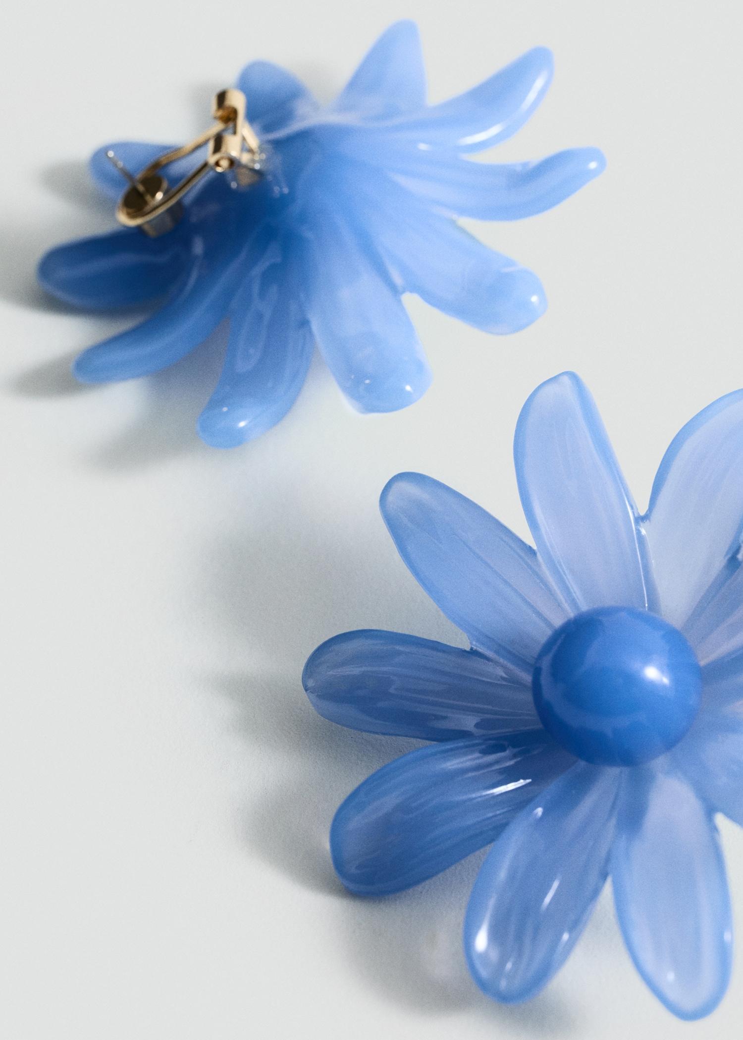Flower-design earrings - Women | MANGO USA Product Image