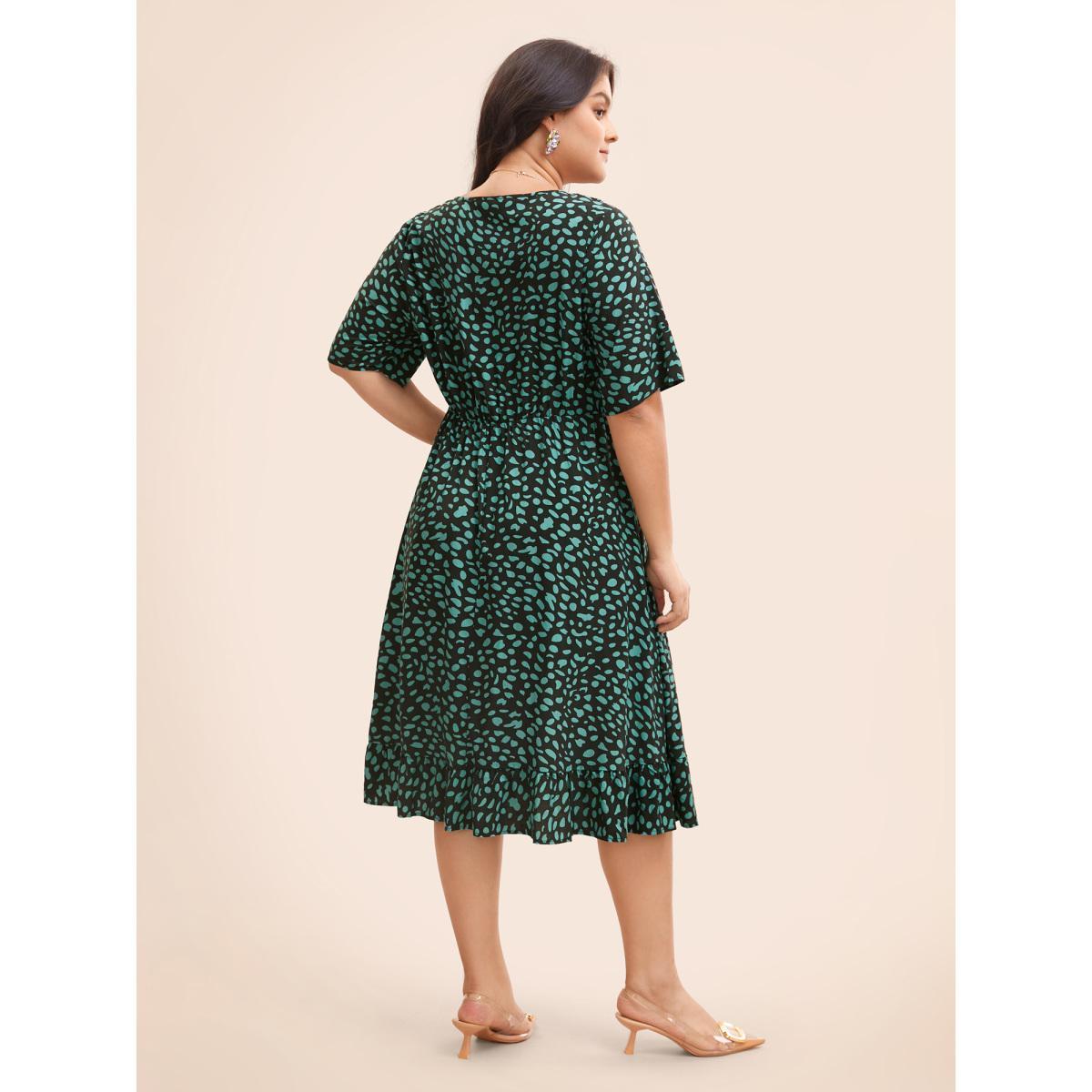 Plus Size Geometric Print Ruffle Hem Pocket Dress Black Women At the Office Gathered V-neck Half Sleeve Curvy BloomChic 12/L Product Image
