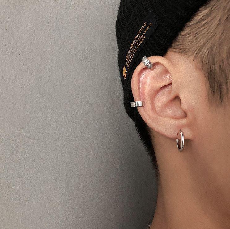 ESSENTIALS EAR CLIP Product Image