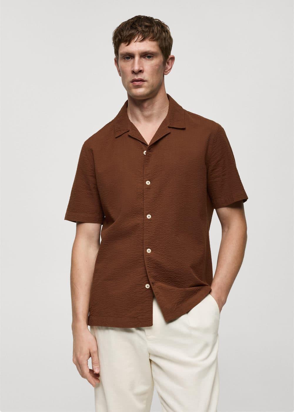 Regular-fit 100% seersucker cotton shirt - Men | MANGO USA Product Image