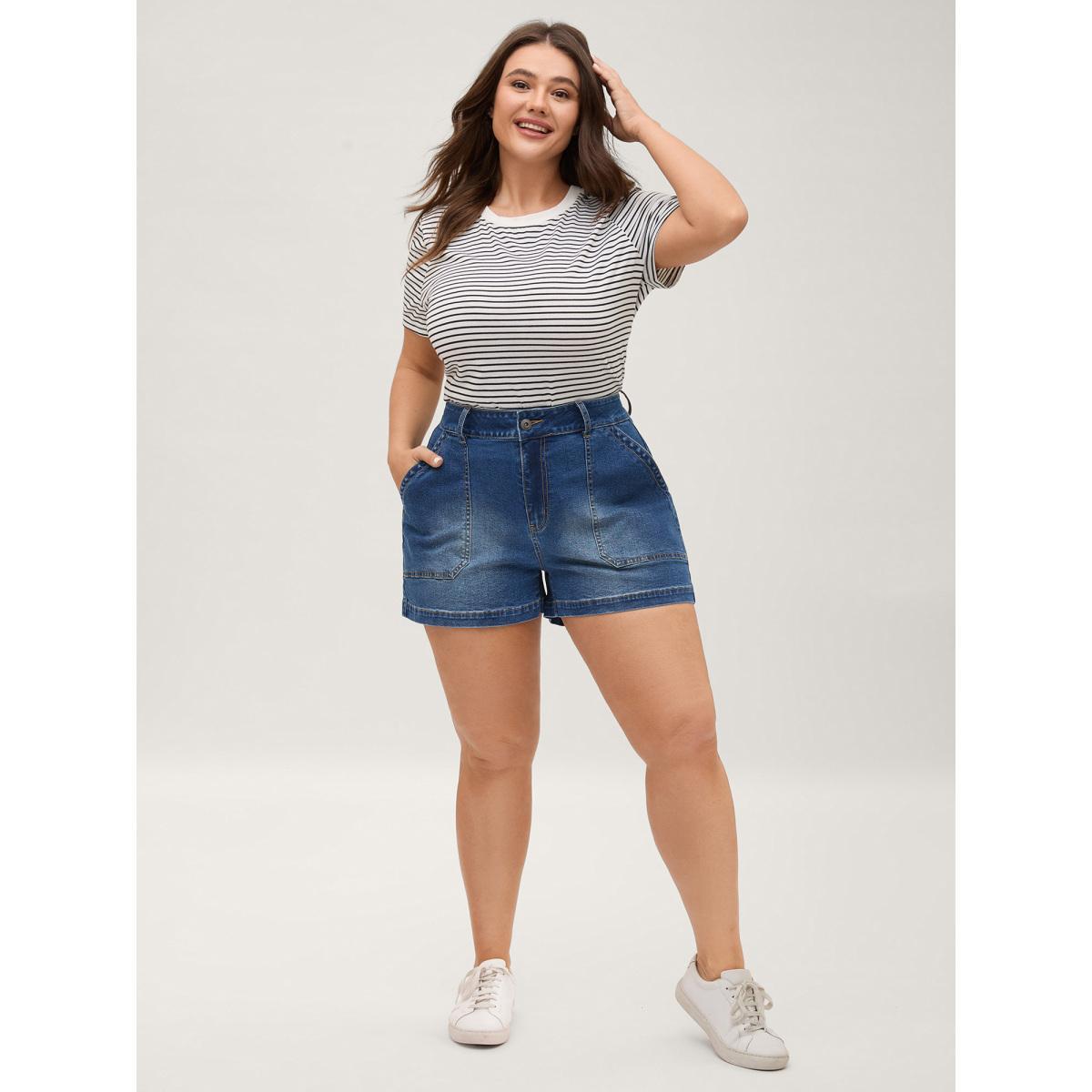Plus Size Faded Straight-Leg Denim Shorts Women Midblue Medium stretch Everyday-Casual Slanted pocket At the Office Denim Shorts BloomChic 22/3X Product Image