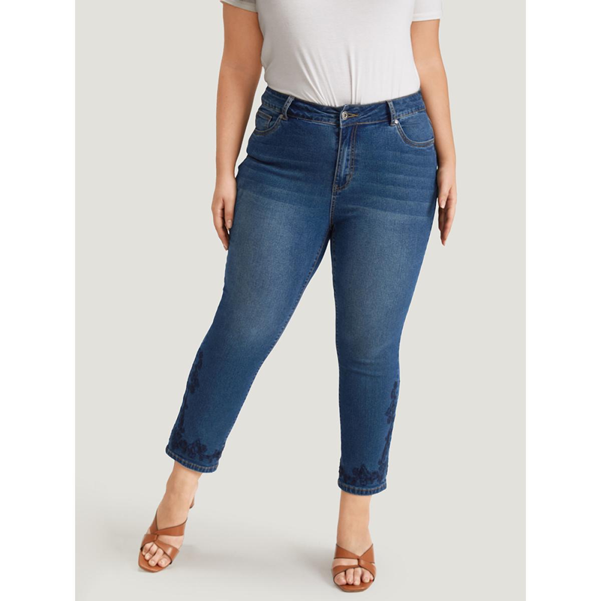Plus Size Floral Embroidered High Rise Dark Wash Jeans Women Blue Casual Plain Embroidered High stretch Side seam pocket Jeans BloomChic 26/4X Product Image
