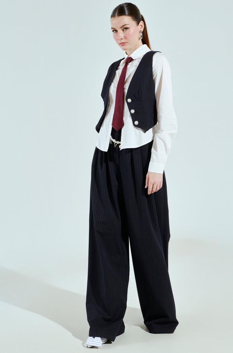 I'M THE BOSS BUTTON DOWN Product Image