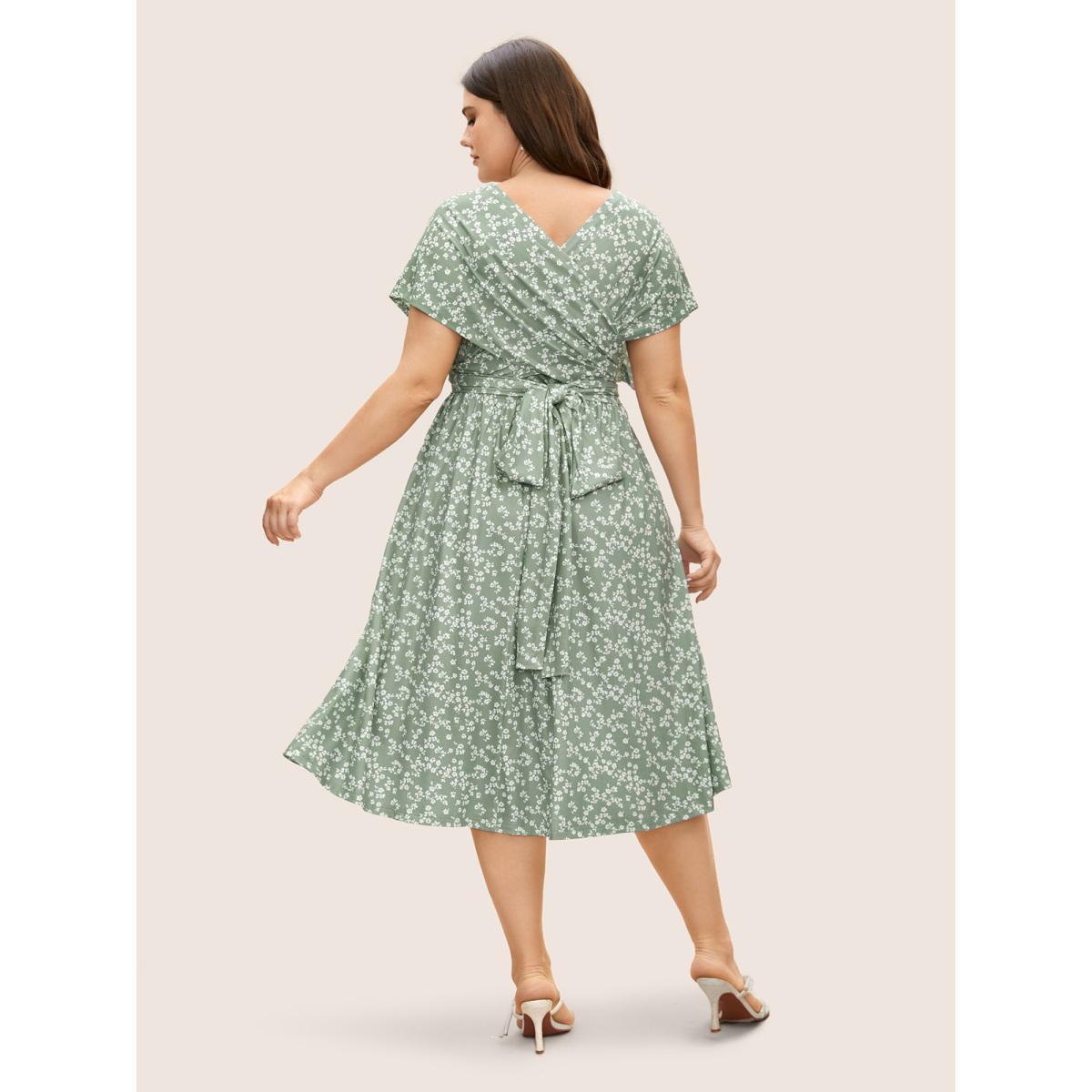 Plus Size Everywhere Dress - Ditsy Floral Wrap Pocket Dress Palemauve Women Elegant Belted V-neck Sleeveless Curvy BloomChic 22-24/3X Product Image