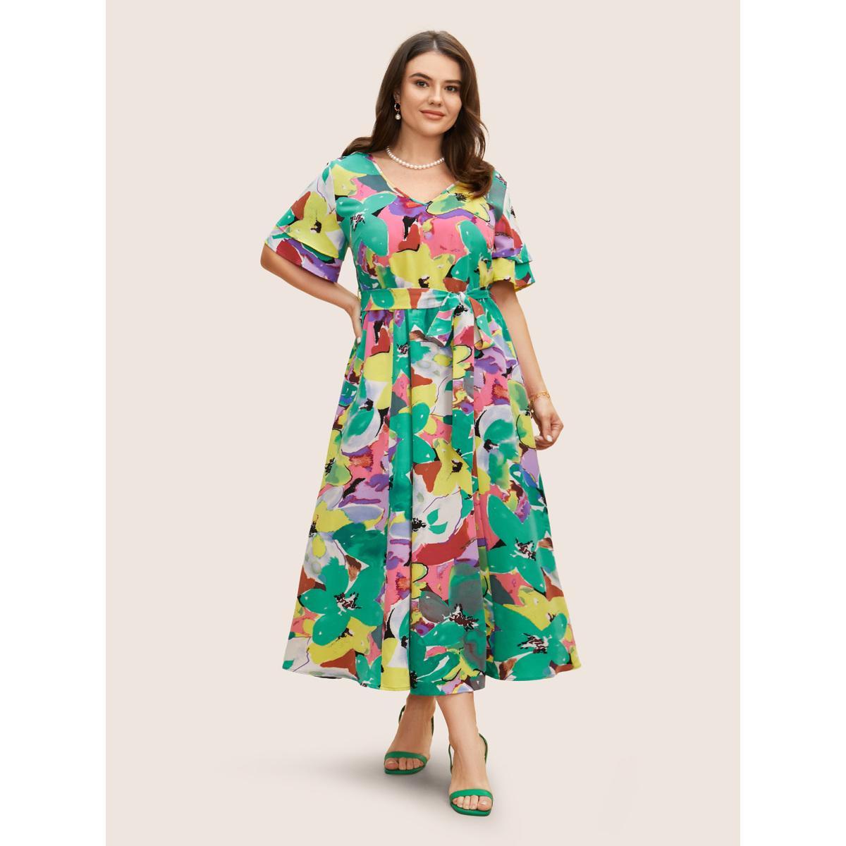 Plus Size Contrast Floral Tiered Ruffle Sleeve Dress Malachitegreen Women Elegant Belted V-neck Short sleeve Curvy BloomChic 30/6X Product Image