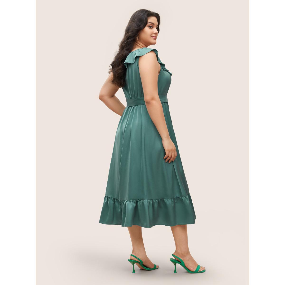 Plus Size Square Neck Plain Ruffles Gathered Belted Dress Emerald Women Elegant Gathered Square Neck Sleeveless Curvy Midi Dress BloomChic 26/4X Product Image