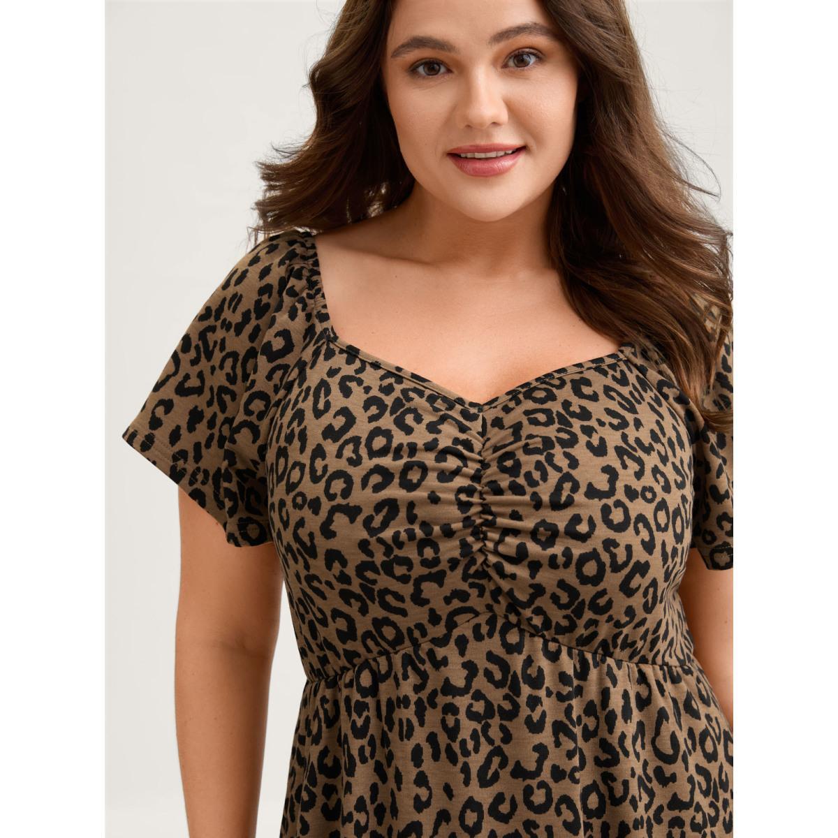 Plus Size Leopard Print Sweetheart Knee-Length Dress Browncoffeecolor Women V-neck Short sleeve Curvy BloomChic 10/M Product Image