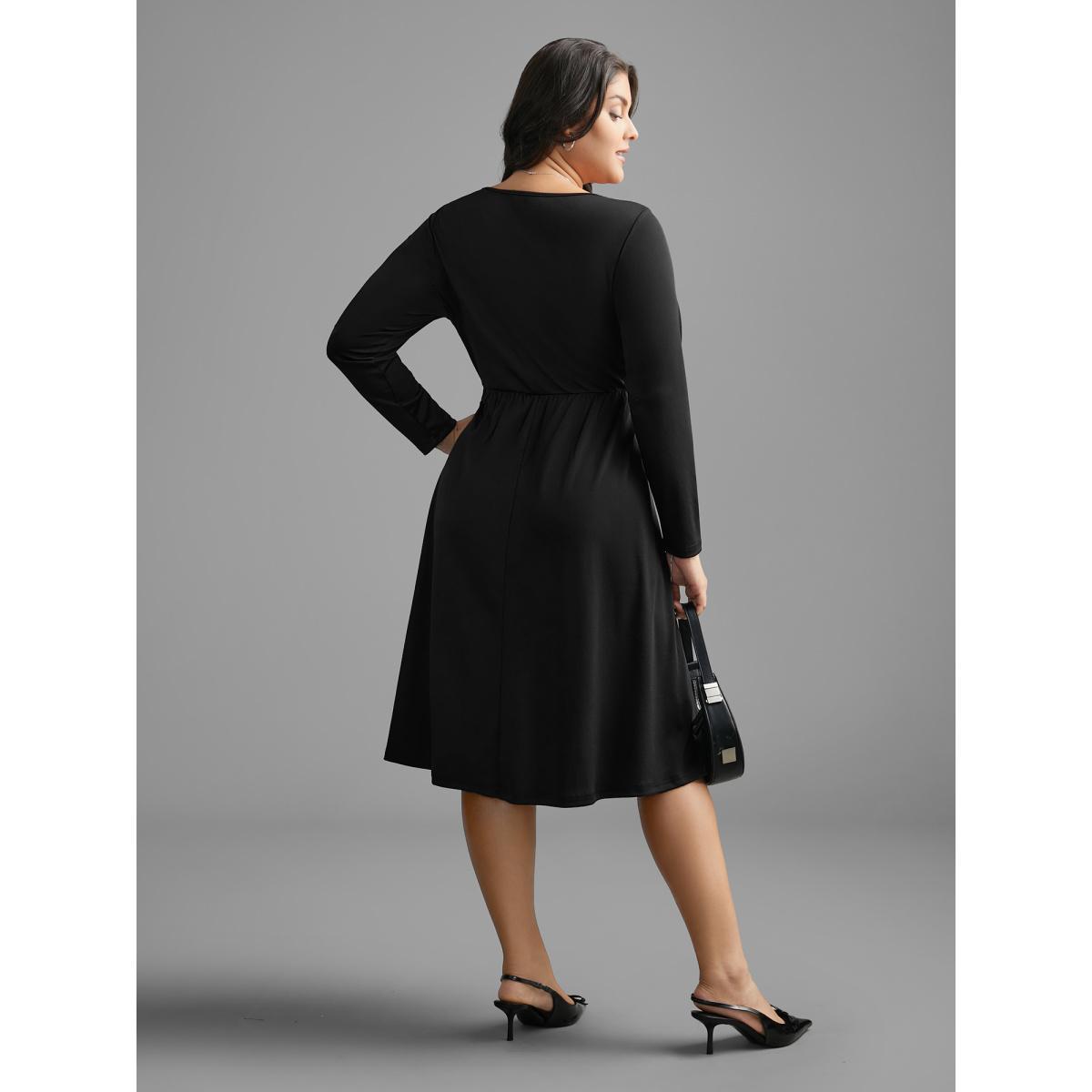 Plus Size Round Neck Elastic Waist Pleated Dress Black Women At the Office Pleated Round Neck Long Sleeve Curvy BloomChic 30/6X Product Image