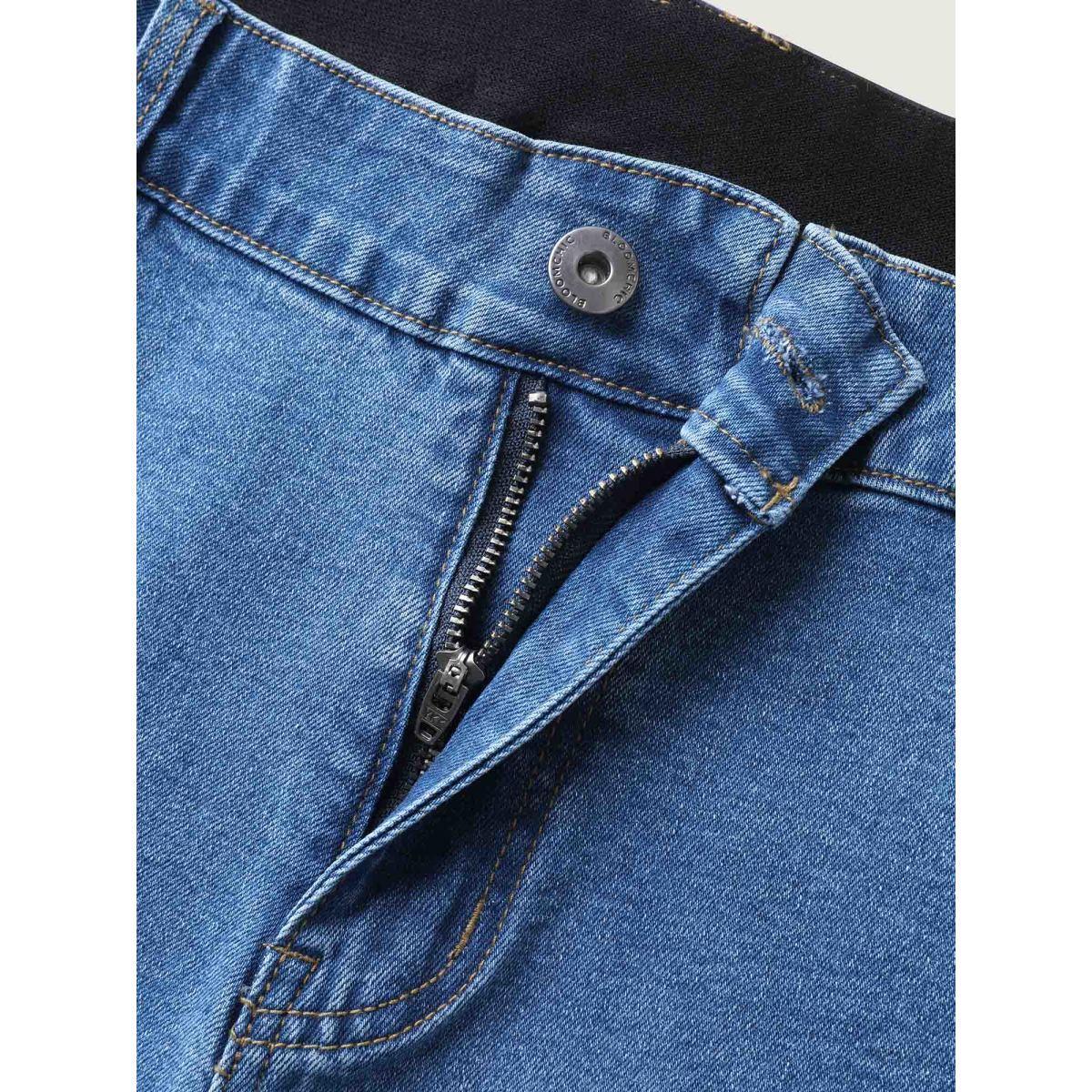 Plus Size Pull-On Stretchy Waist Denim Shorts Women Denimblue Medium stretch Everyday-Casual Slanted pocket Casual Denim Shorts BloomChic 26/4X Product Image
