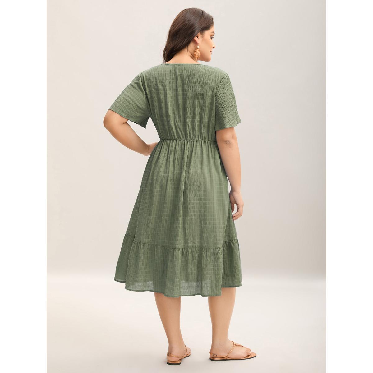 Plus Size Lace Textured Pockets Tiered Midi Dress Greenbean Women V-neck Short sleeve Curvy BloomChic 26/4X Product Image