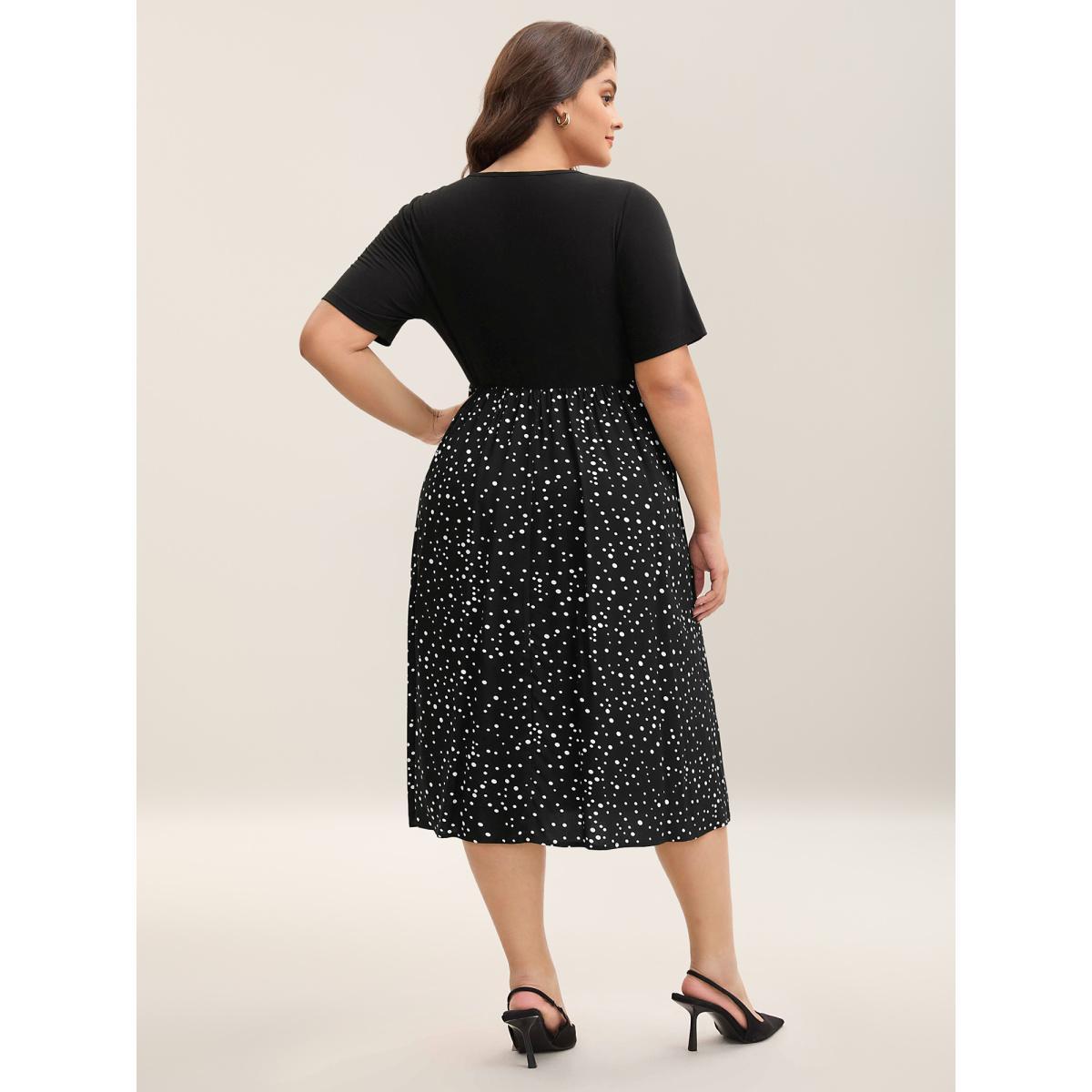 Plus Size Color Contrast Shoulder Button Sleeve Midi Dress Black Women Button Heart neckline Short sleeve Curvy BloomChic 26/4X Product Image