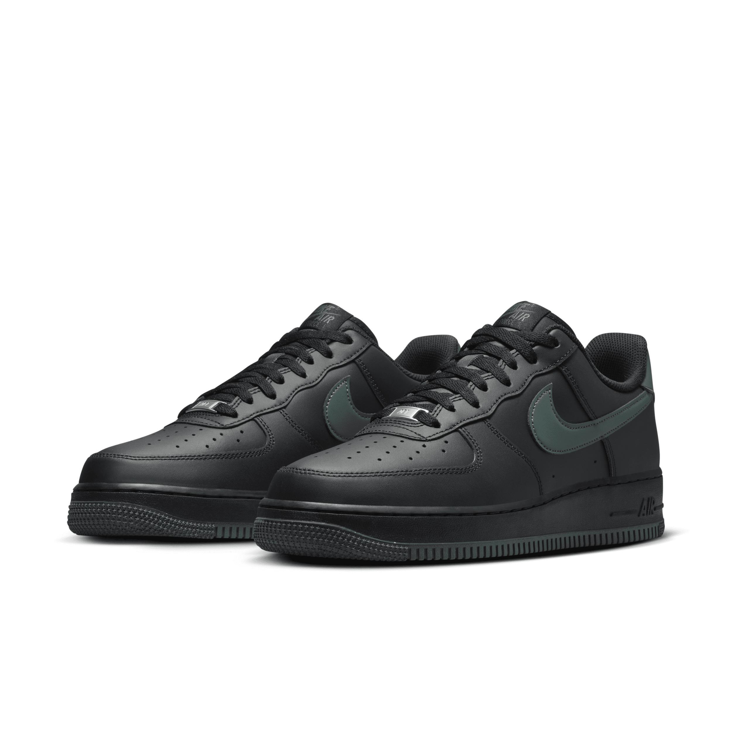Nike Men's Air Force 1 '07 Pro-Tech Winterized Shoes Product Image
