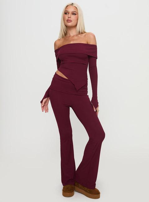 Outta Town Set Burgundy Product Image