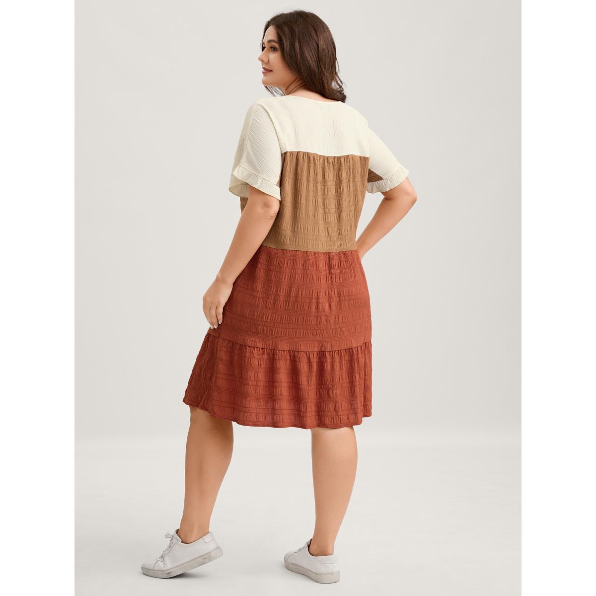 Plus Size Textured Color Block Tiered Midi Dress Multicolor Women V-neck Short sleeve Curvy BloomChic 26/4X Product Image