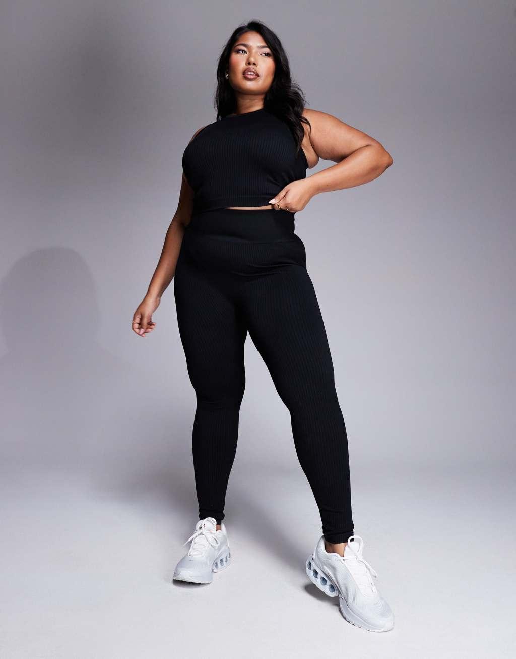 4505 Curve Icon seamless ribbed 90s cropped tank top in black  Product Image