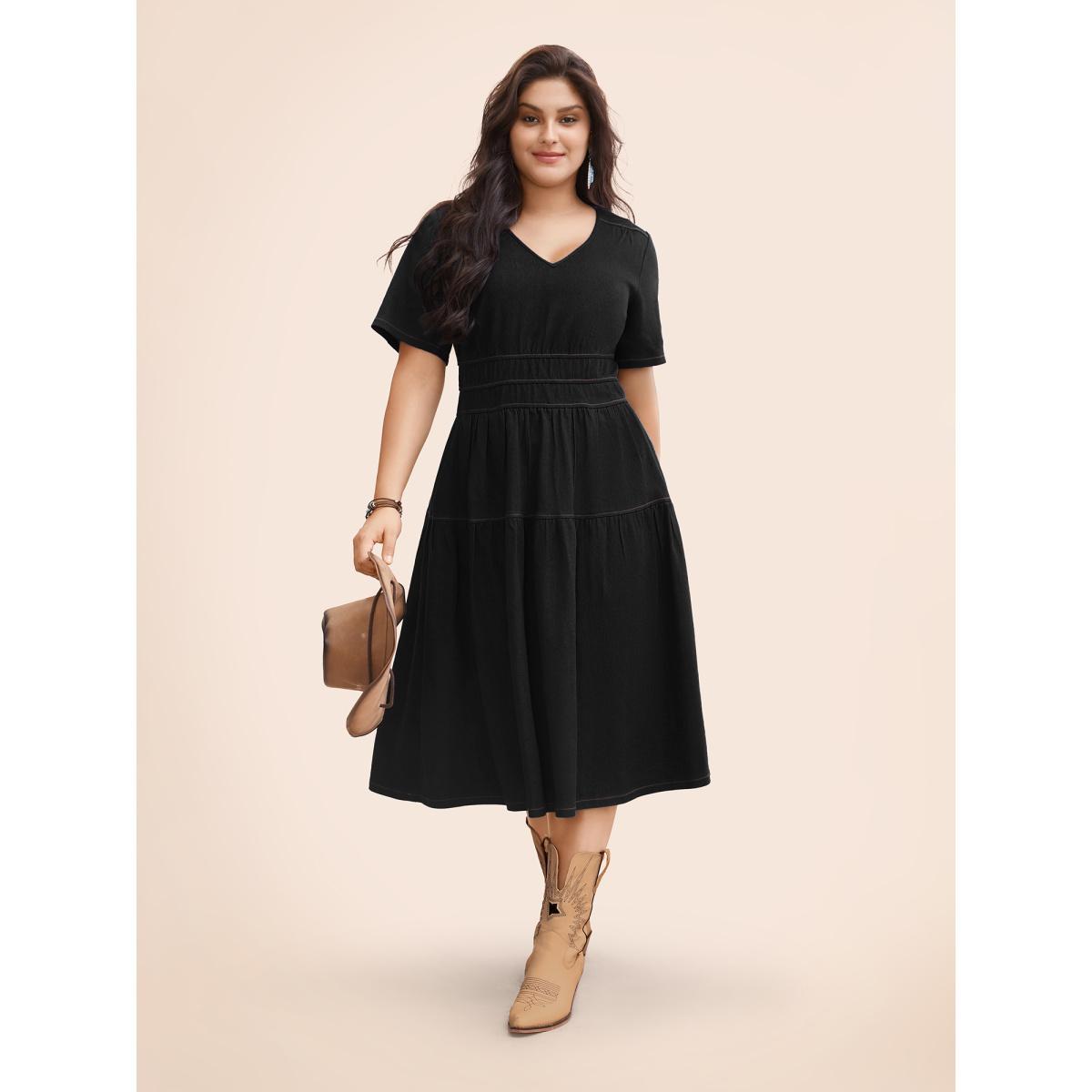Plus Size Stretch Denim Pockets Tiered Midi Dress Pureblack Women Resort Topstitching V-neck Short sleeve Curvy BloomChic 26/4X Product Image