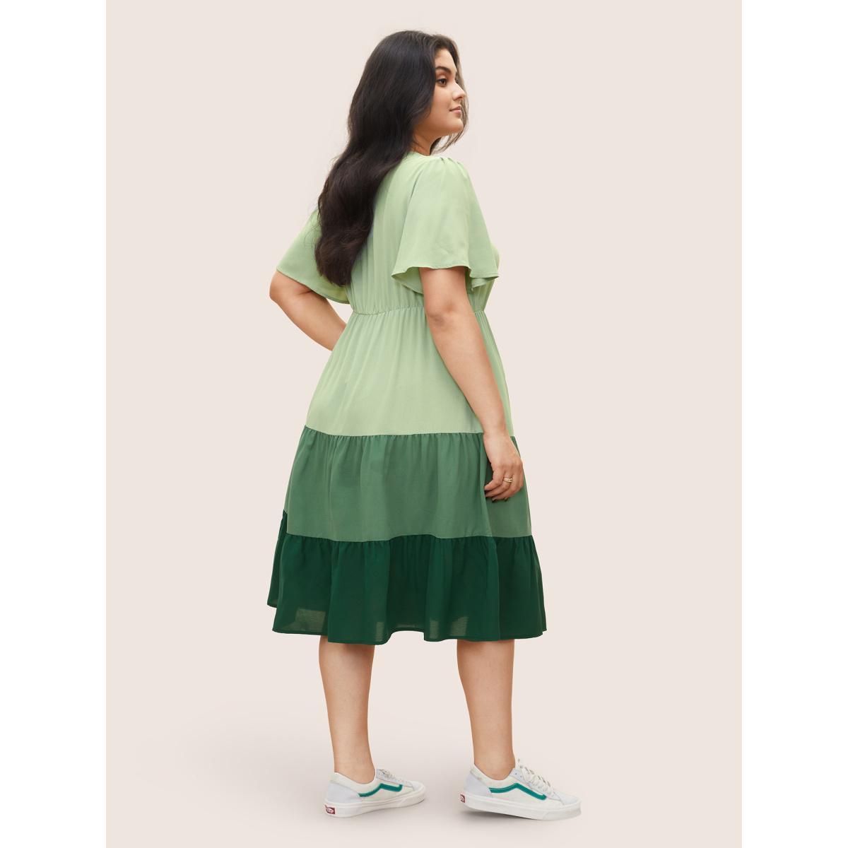 Plus Size Colorblock Contrast Wrap Elastic Waist Pocket Dress Mint Women Casual Non Overlap Collar Short sleeve Curvy Midi Dress BloomChic 14-16/1X Product Image
