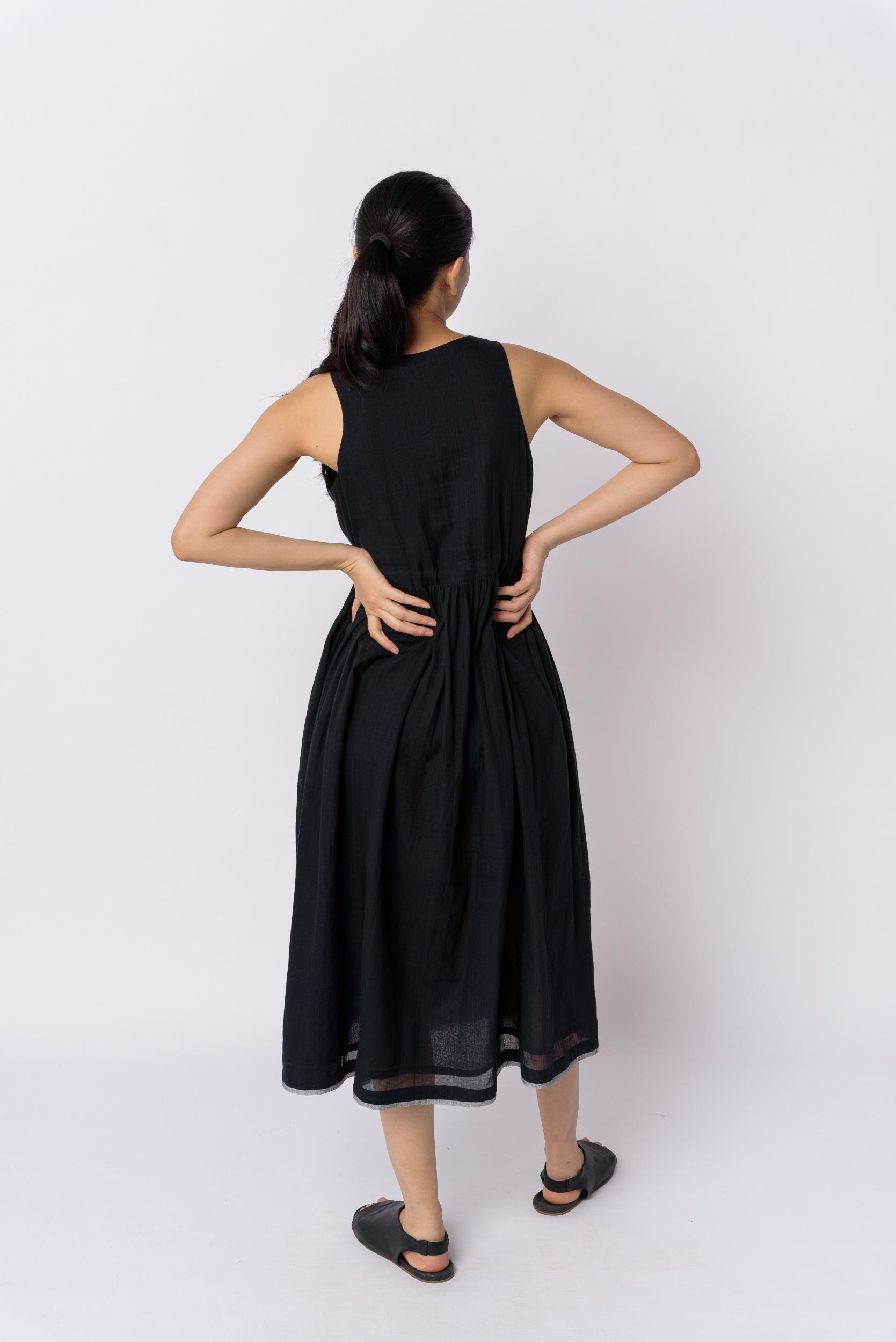 Black front tie-up dress Product Image