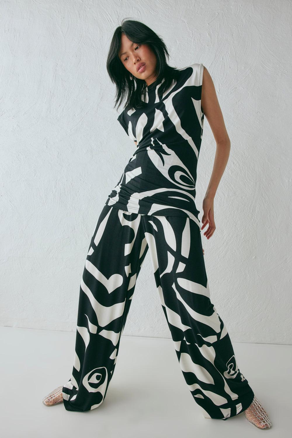 Tae Pants Ari Product Image