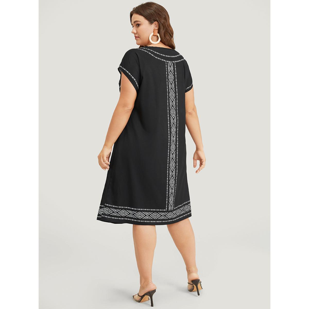 Plus Size Bandana Pocket Round Neck Batwing Sleeve Dress BlackFlower Women Vacation Printed Round Neck Cap Sleeve Curvy Knee Dress BloomChic 28/5X Product Image