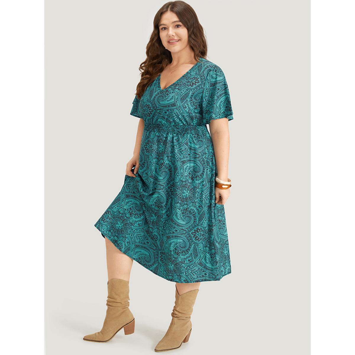 Plus Size Bandana & Paisley Print Shirred Pocket Midi Dress Emerald Women Vacation Printed V-neck Short sleeve Curvy Midi Dress BloomChic 12/L Product Image