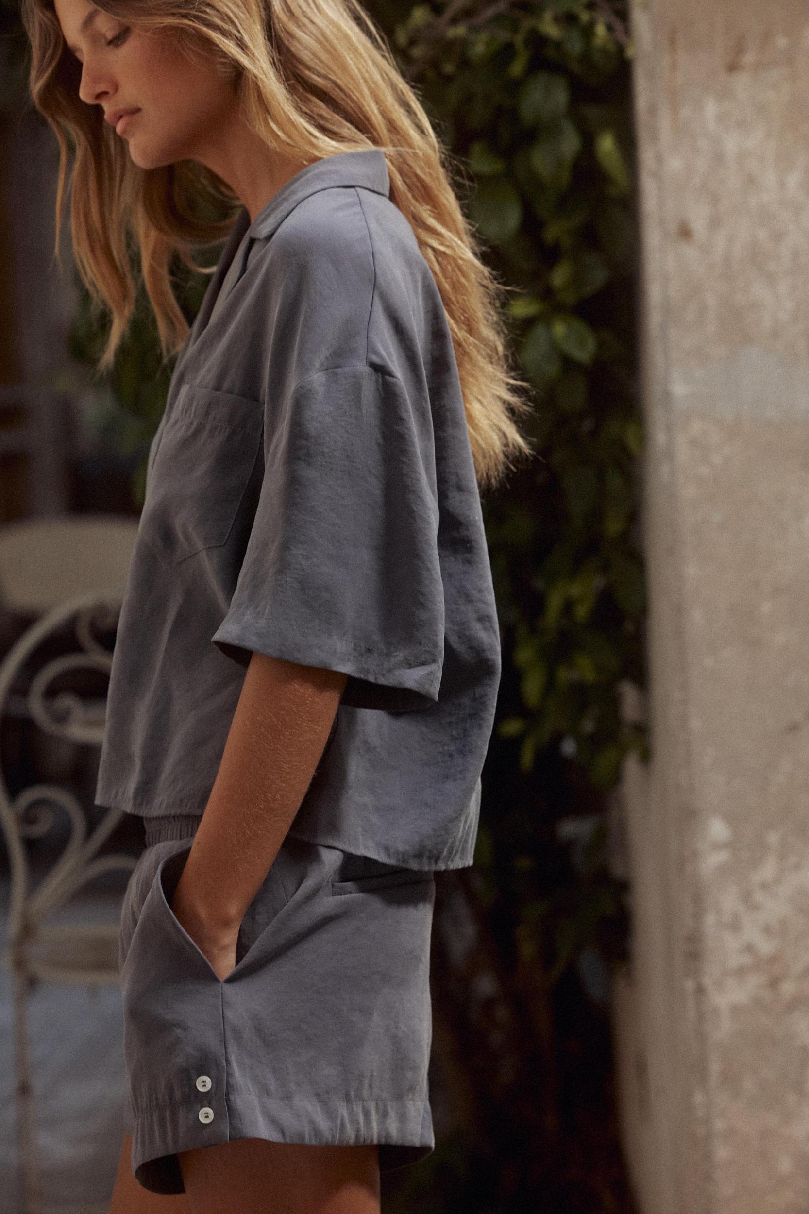 FLOWY SHORT SLEEVE SHIRT Product Image