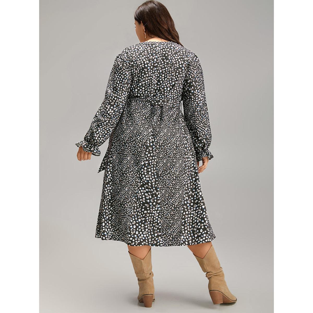 Plus Size Allover Print Elastic Waist Pocket Pleated Dress Black Women Vacation Elastic cuffs Notched collar Long Sleeve Curvy Midi Dress BloomChic 18-20/2X Product Image