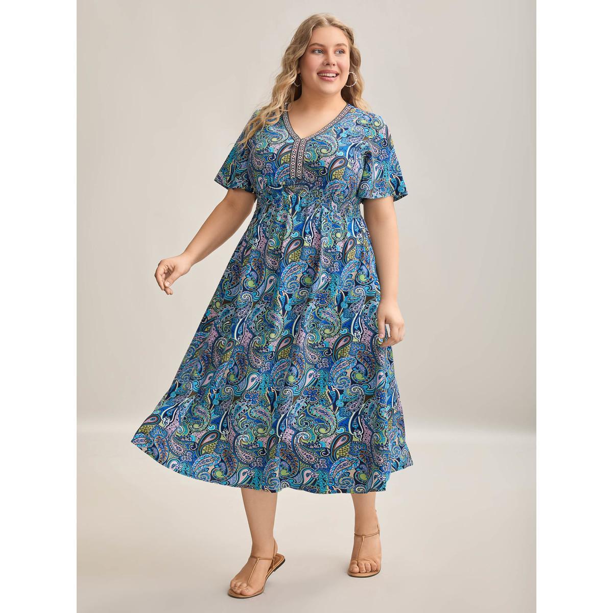 Plus Size Paisley Print Stretchy Waist Pockets Midi Dress Navy Women Resort Woven ribbon&lace trim V-neck Short sleeve Curvy BloomChic 30/6X Product Image