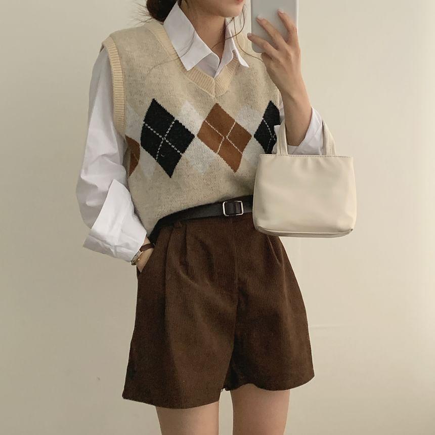 High Waist Plain Pleated Corduroy Shorts Product Image