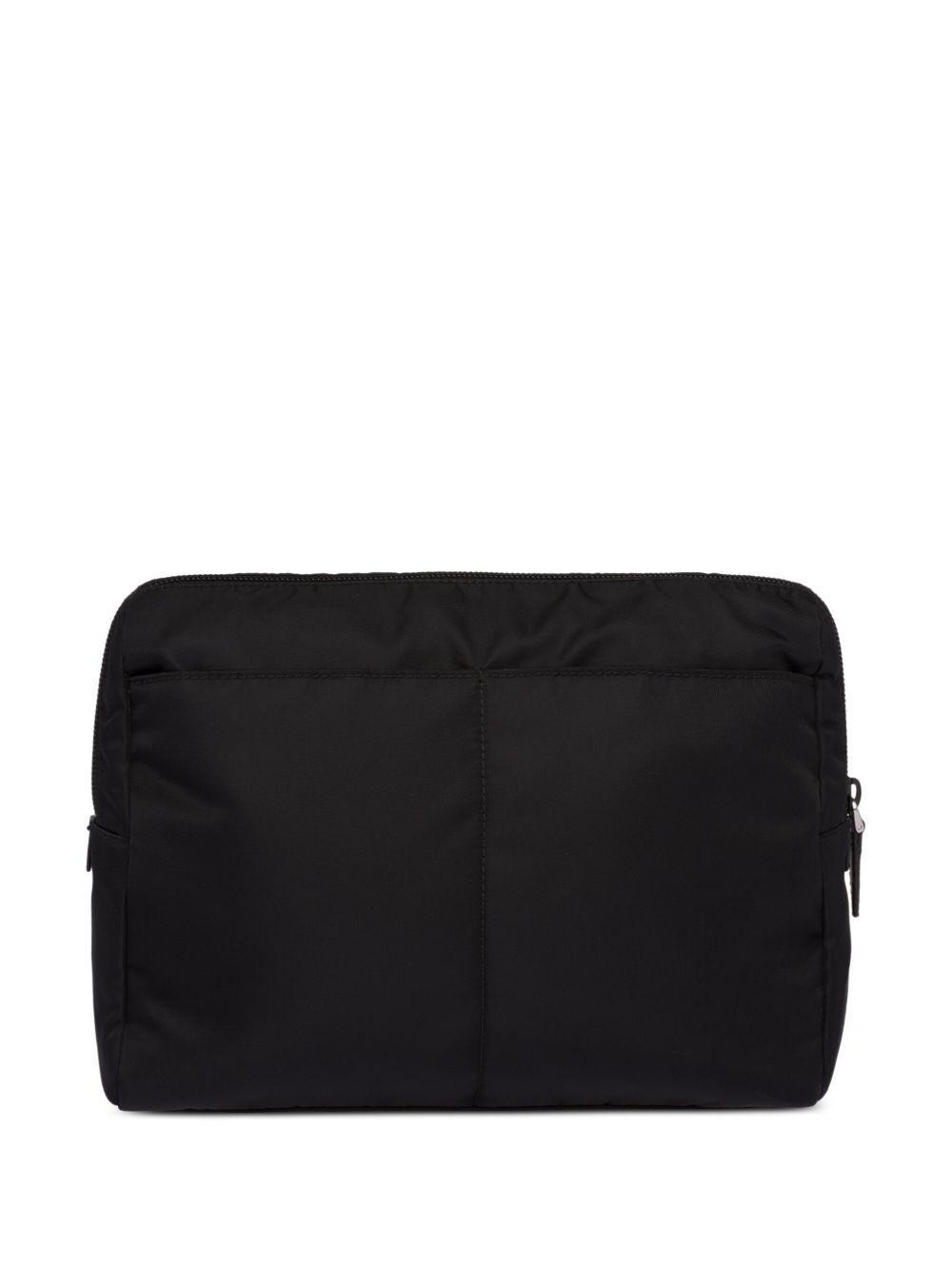logo-triangle pouch Product Image