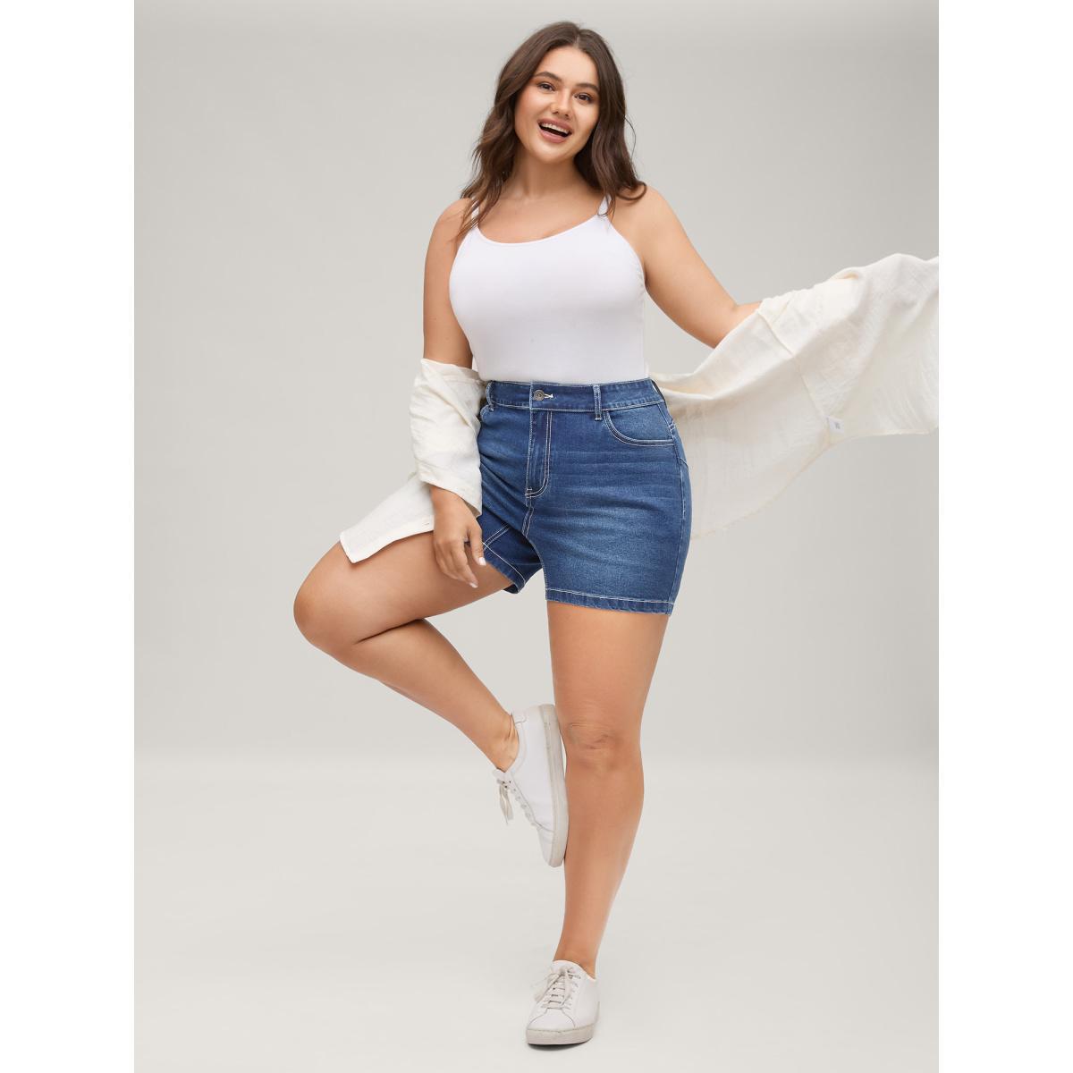 Plus Size Booty-Lifting Straight-Fit Denim Shorts Women Denimindigo Medium stretch Everyday-Casual Slanted pocket Casual Denim Shorts BloomChic 24/3X Product Image