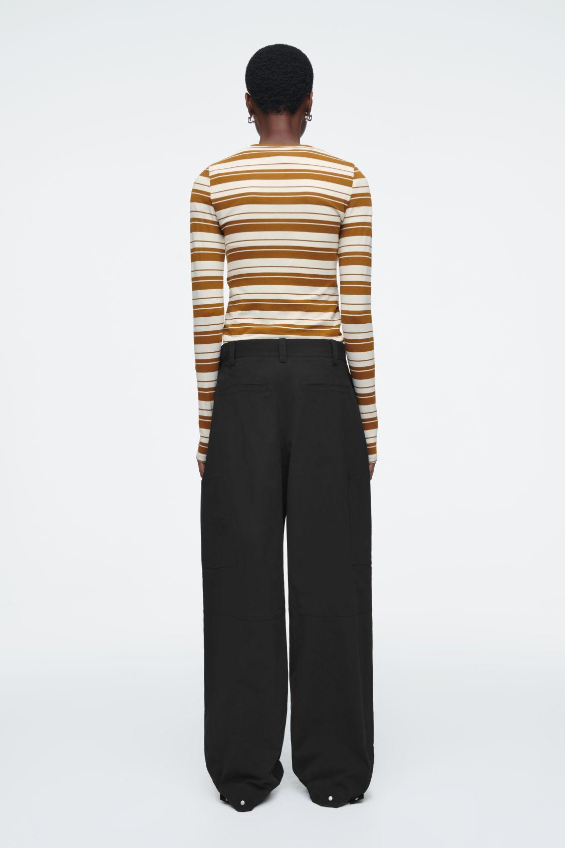 SLIM LIGHTWEIGHT LONG-SLEEVED TOP Product Image