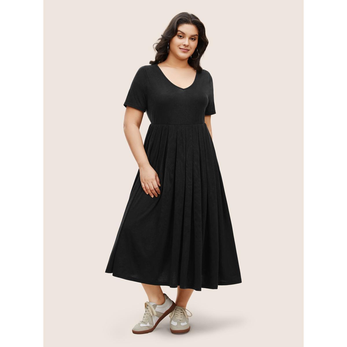 Plus Size Supersoft Essentials Plain Pleated Dress Green Women Casual Pleated V-neck Short sleeve Curvy BloomChic 26/4X Product Image