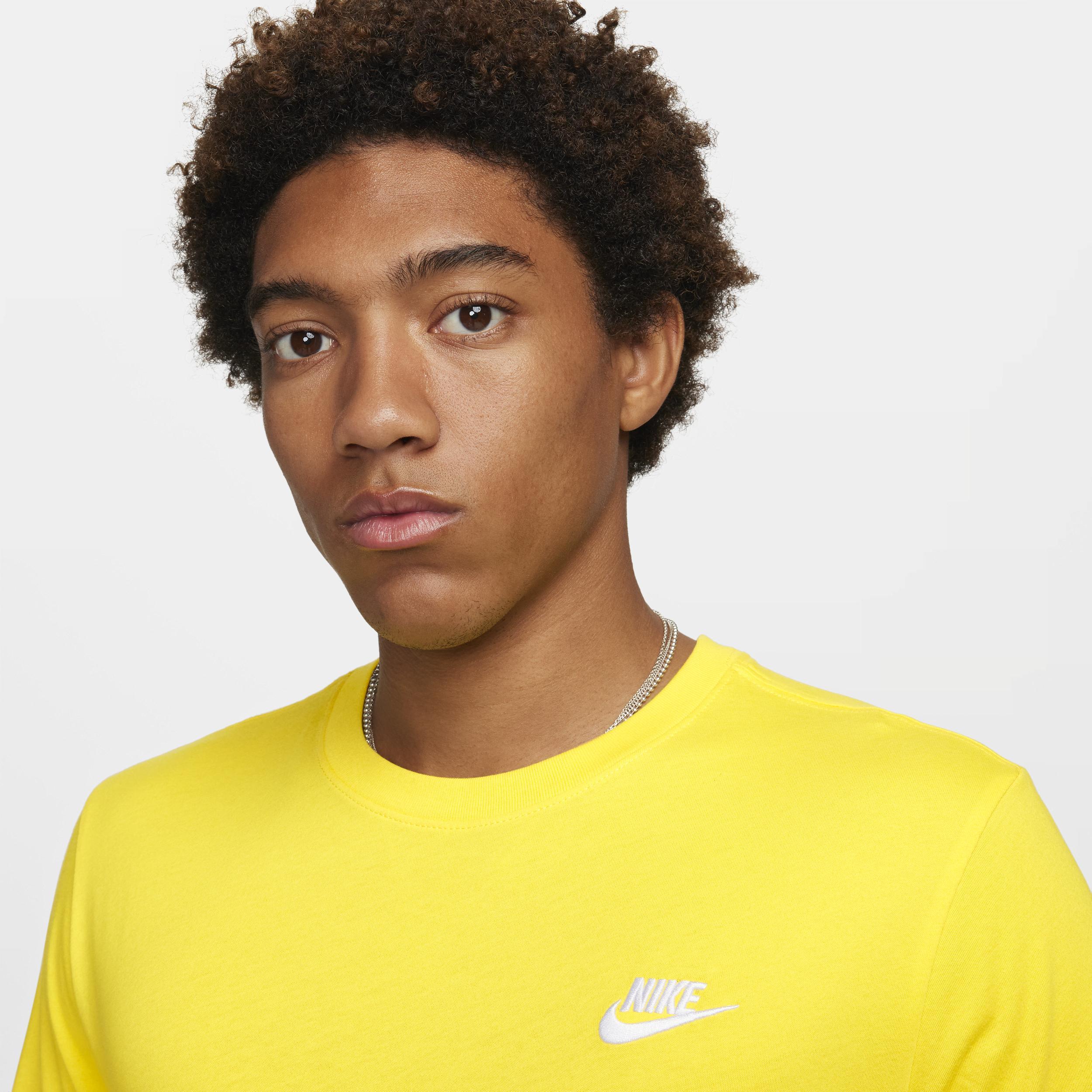 Nike Sportswear Club T-Shirt Product Image