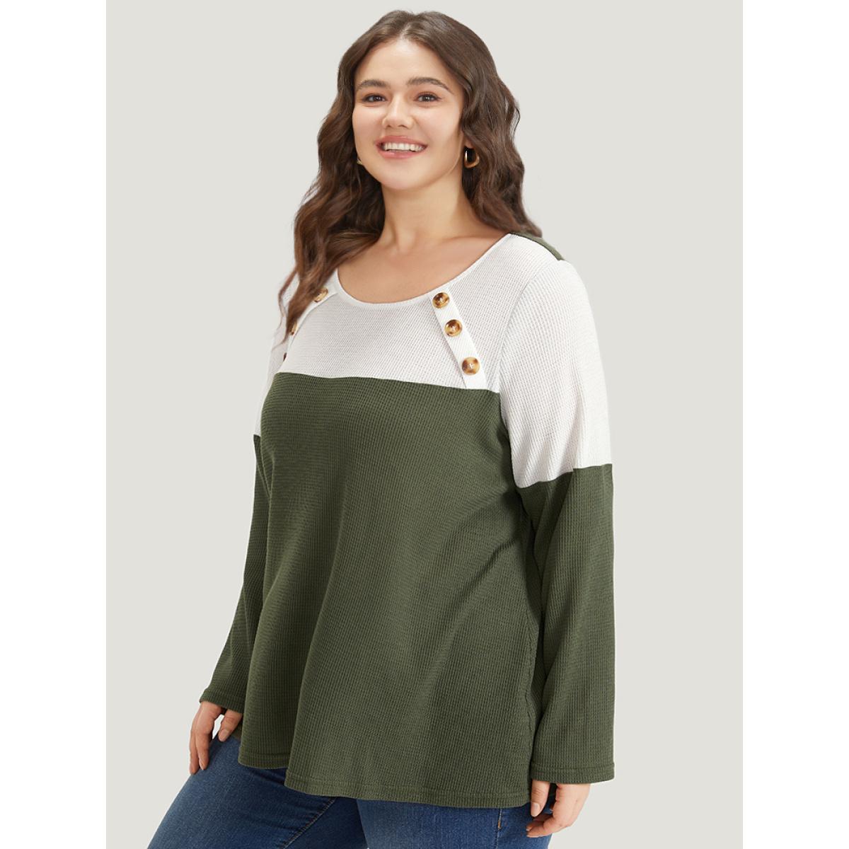 Plus Size Colorblock Contrast Button Detail Crew Neck T-shirt Gray Women Casual Contrast Plain Round Neck Dailywear T-shirts BloomChic 18-20/2X Product Image