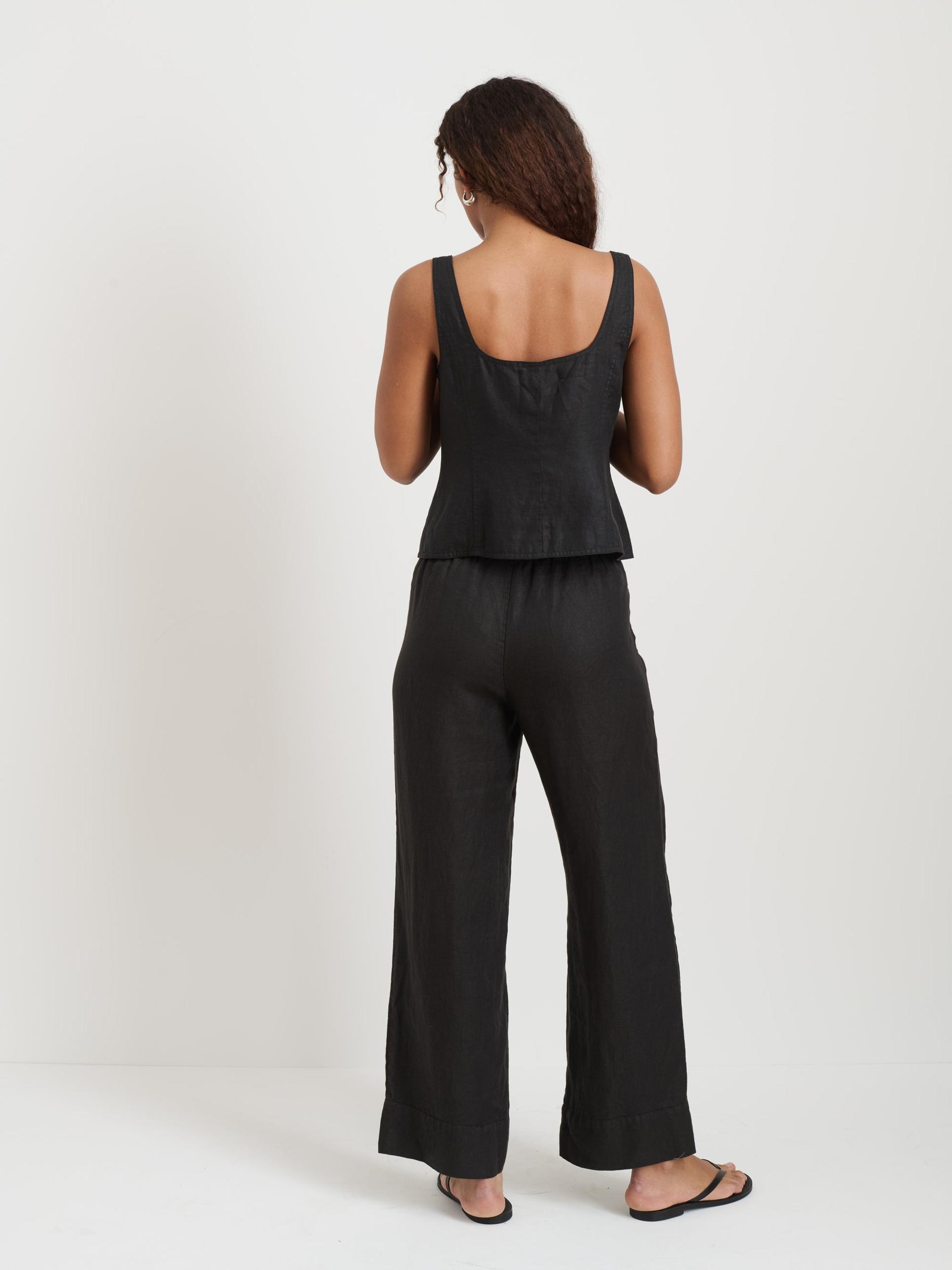 Luna Vest In Linen Product Image