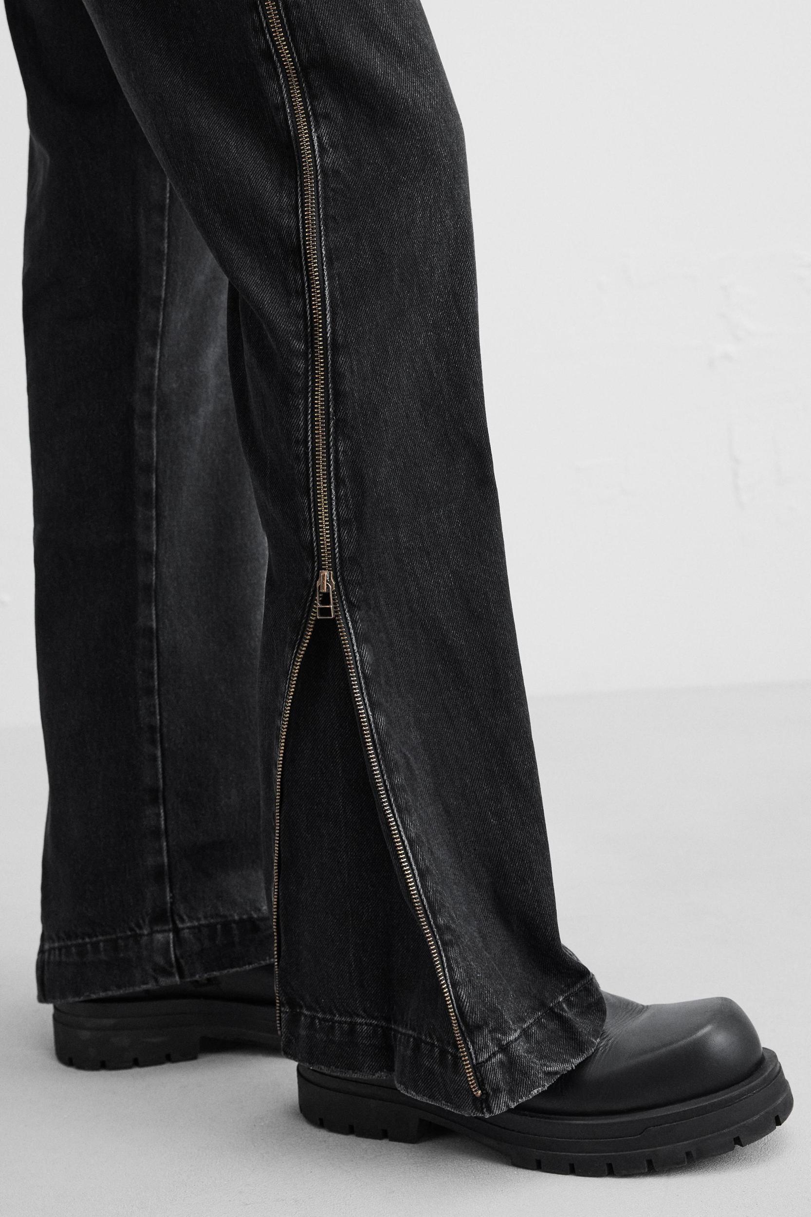 FLARED FIT ZIPPERED JEANS Product Image