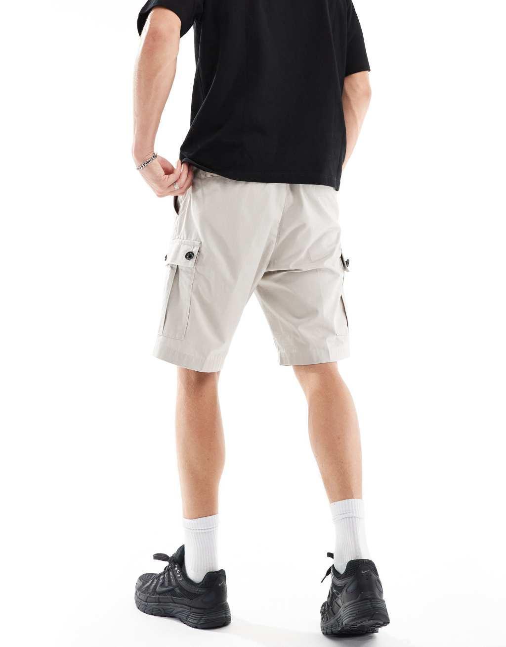 HUGO RED cargo shorts in gray Product Image