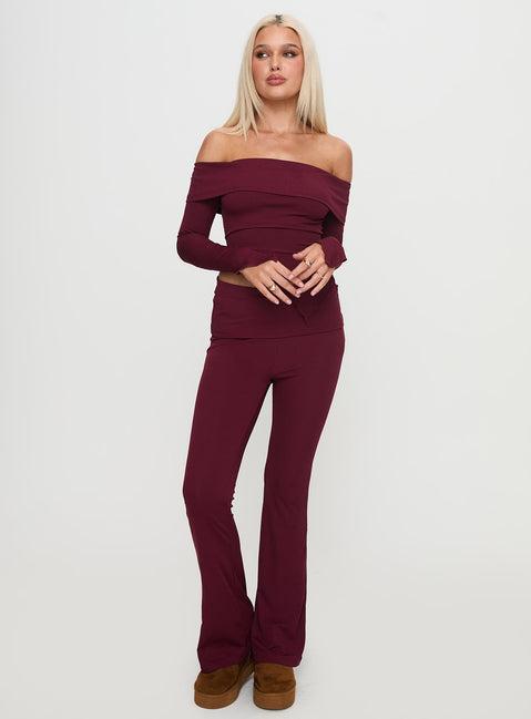 Outta Town Set Burgundy Product Image