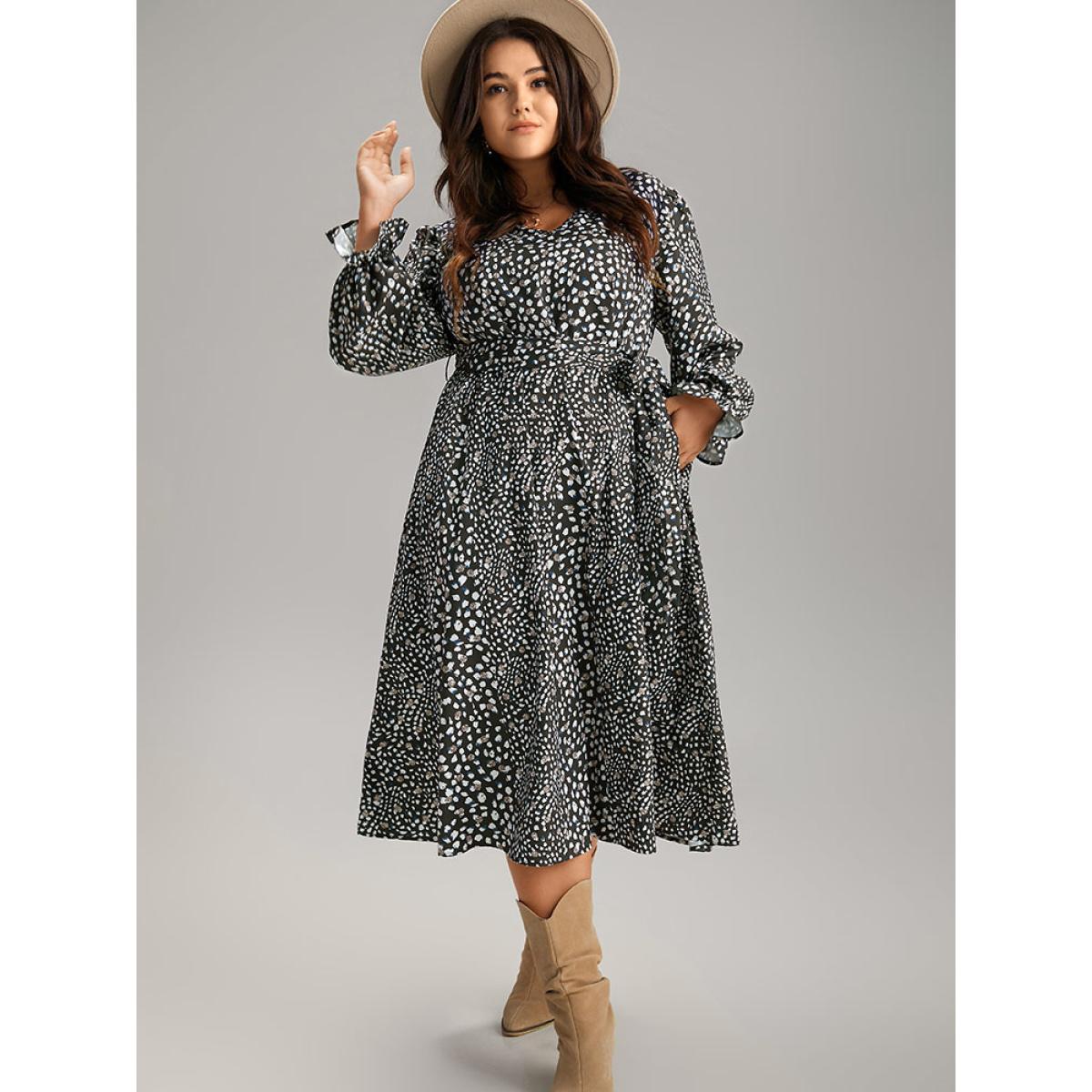 Plus Size Allover Print Elastic Waist Pocket Pleated Dress Black Women Vacation Elastic cuffs Notched collar Long Sleeve Curvy Midi Dress BloomChic 18-20/2X Product Image