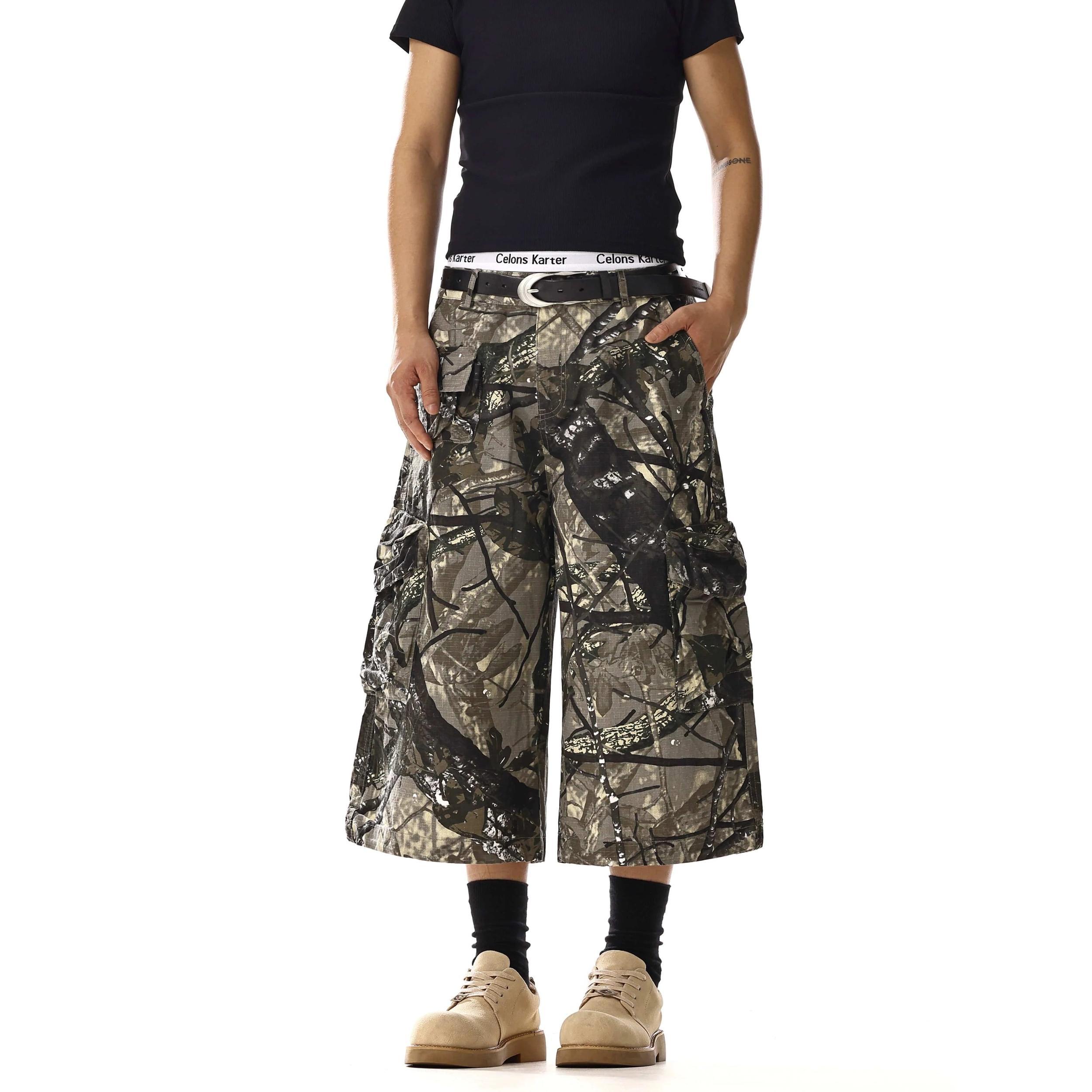 RT No. 18221 CAMO LONG SHORTS Product Image