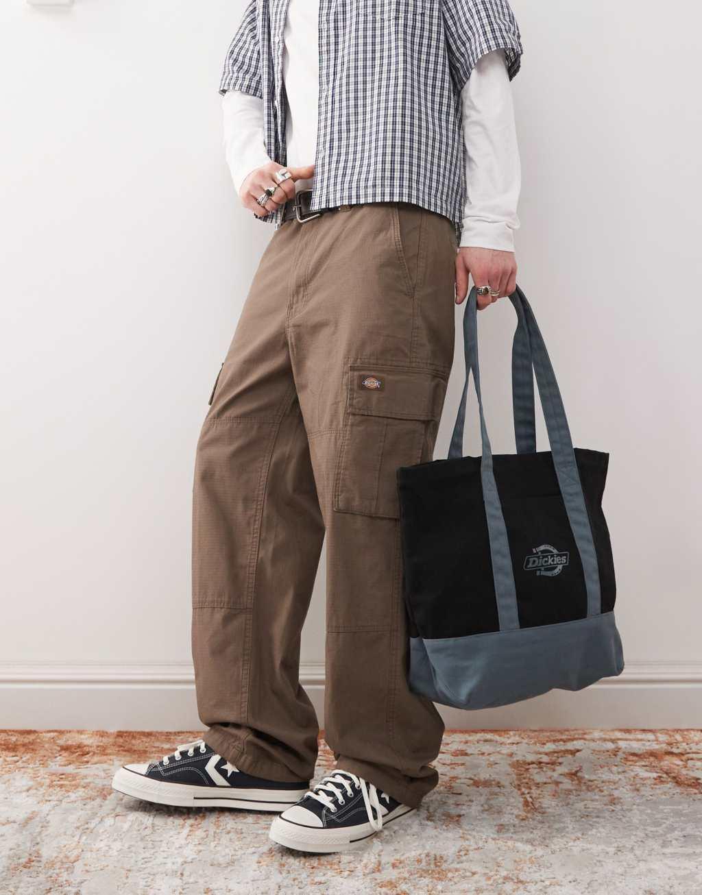 Dickies carpenter pants in brown Product Image
