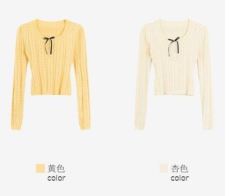 Long-Sleeve Scoop Neck Plain Knit Top Product Image
