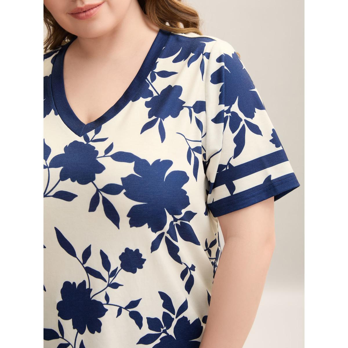Plus Size Silhouette Floral Print Contrast Hem T-Shirt Apricot Women Casual Contrast Natural Flowers V-neck Everyday T-shirts BloomChic 14-16/1X Product Image