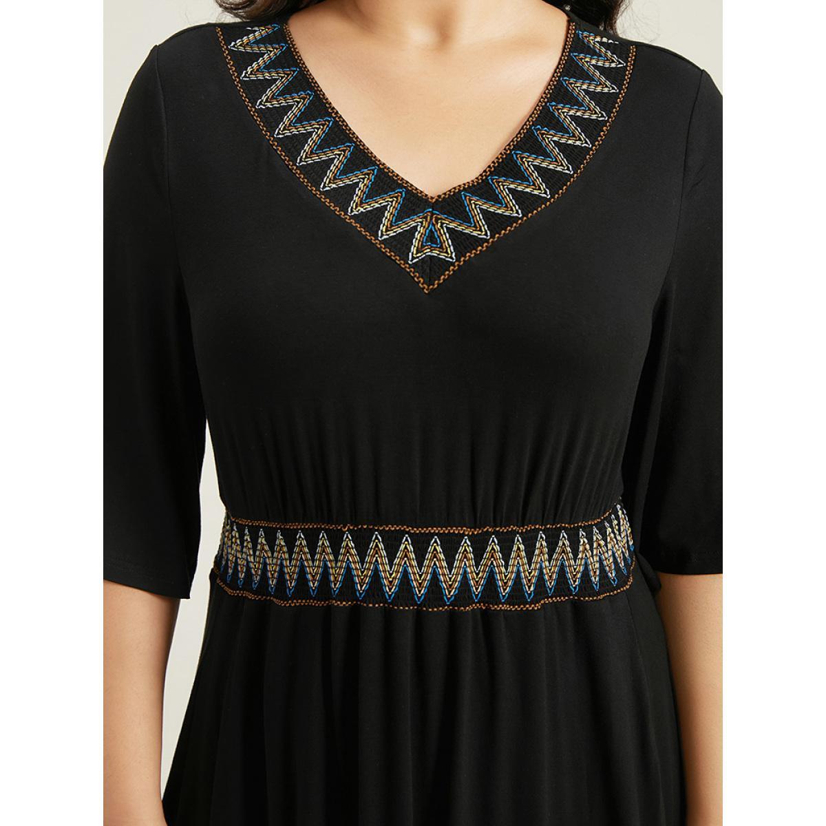 Plus Size Supersoft Essentials Geometric Contrast Webbing Dress Black Women Casual Plain V-neck Half Sleeve Curvy Midi Dress BloomChic 14-16/1X Product Image