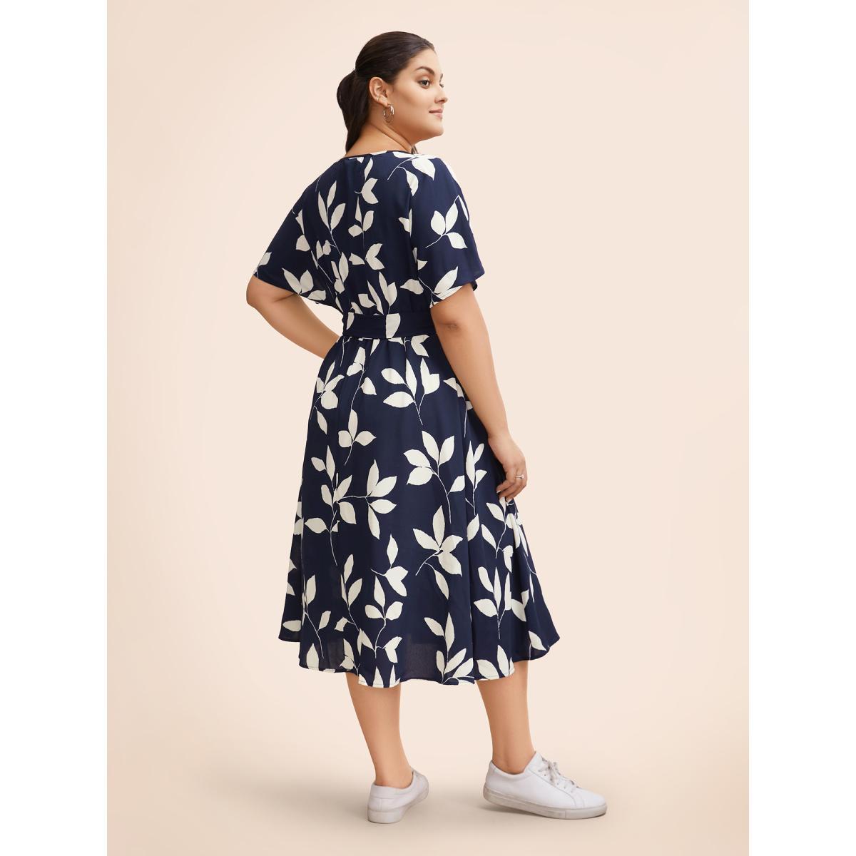 Plus Size Leaf Print Pocket Belted Dress DarkBlue Women Casual Belted Round Neck Short sleeve Curvy Midi Dress BloomChic 26/4X Product Image