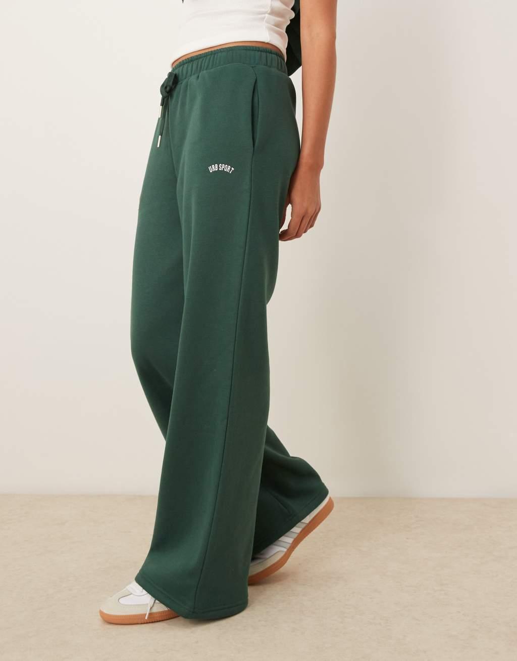 Urban Threads lounge sporty wide leg sweatpants in forest green Product Image