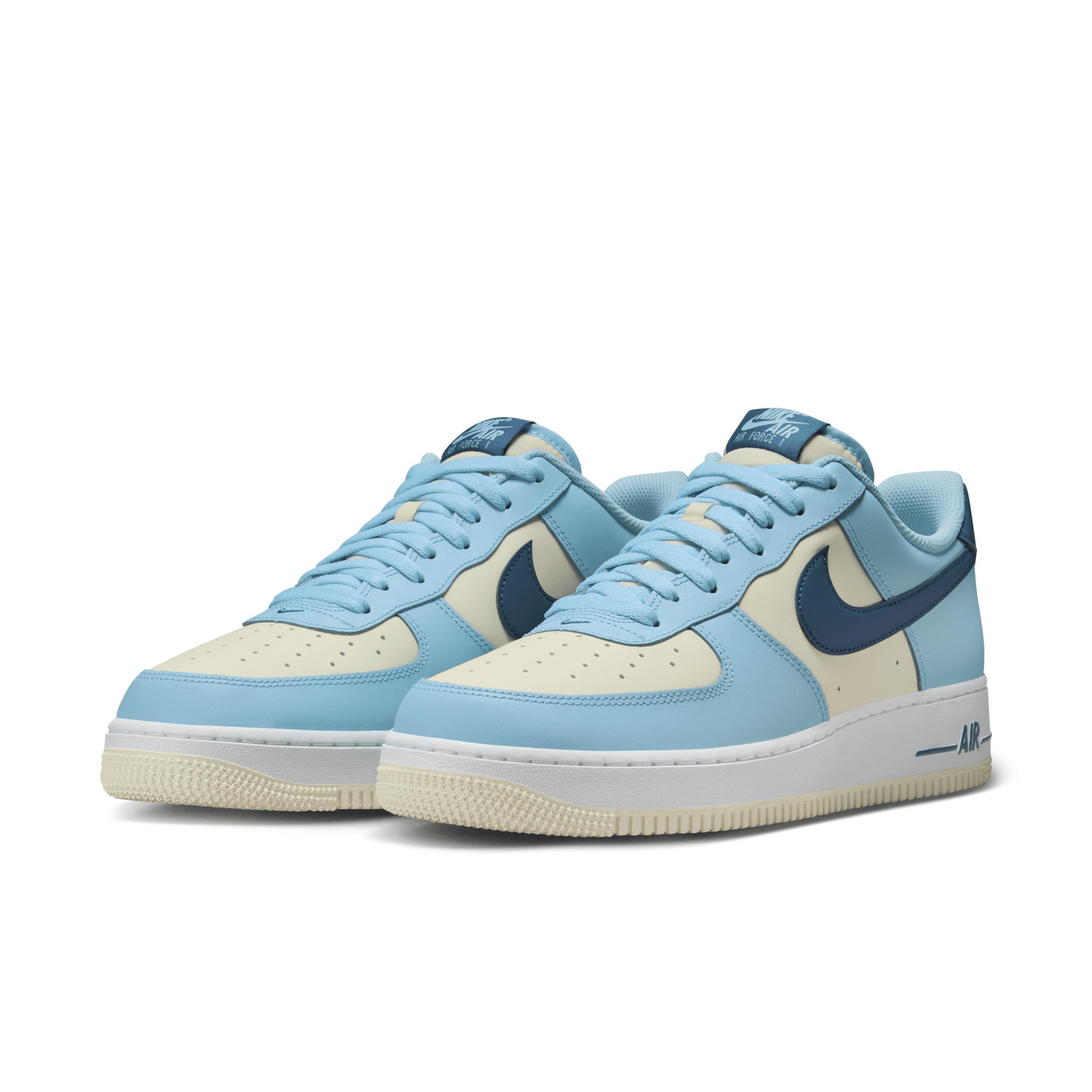 Nike Men's Air Force 1 '07 LV Shoes Product Image